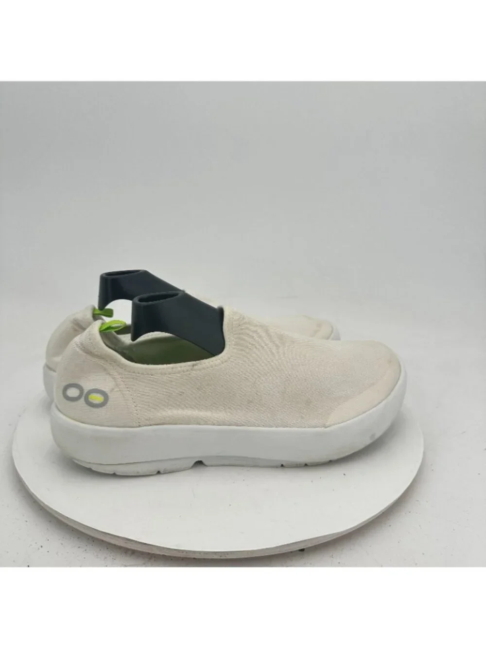 Oofos OOMG Eezee Women Size 10 Low Top White Slip On Comfort Recovery Shoes